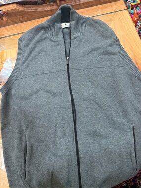 Men's Gray Zip-Up Knit Vest with Stand Collar